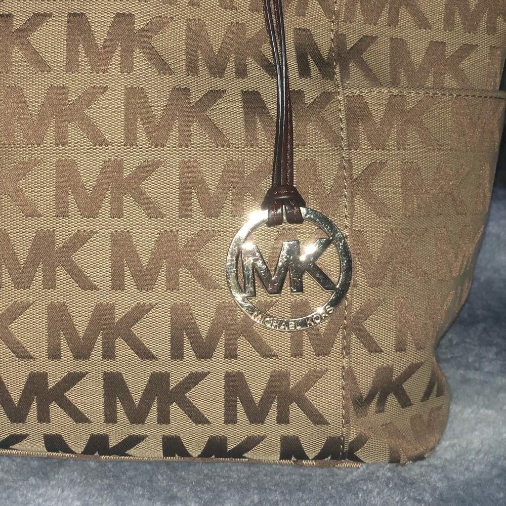 Purse - Picture 2 of 3